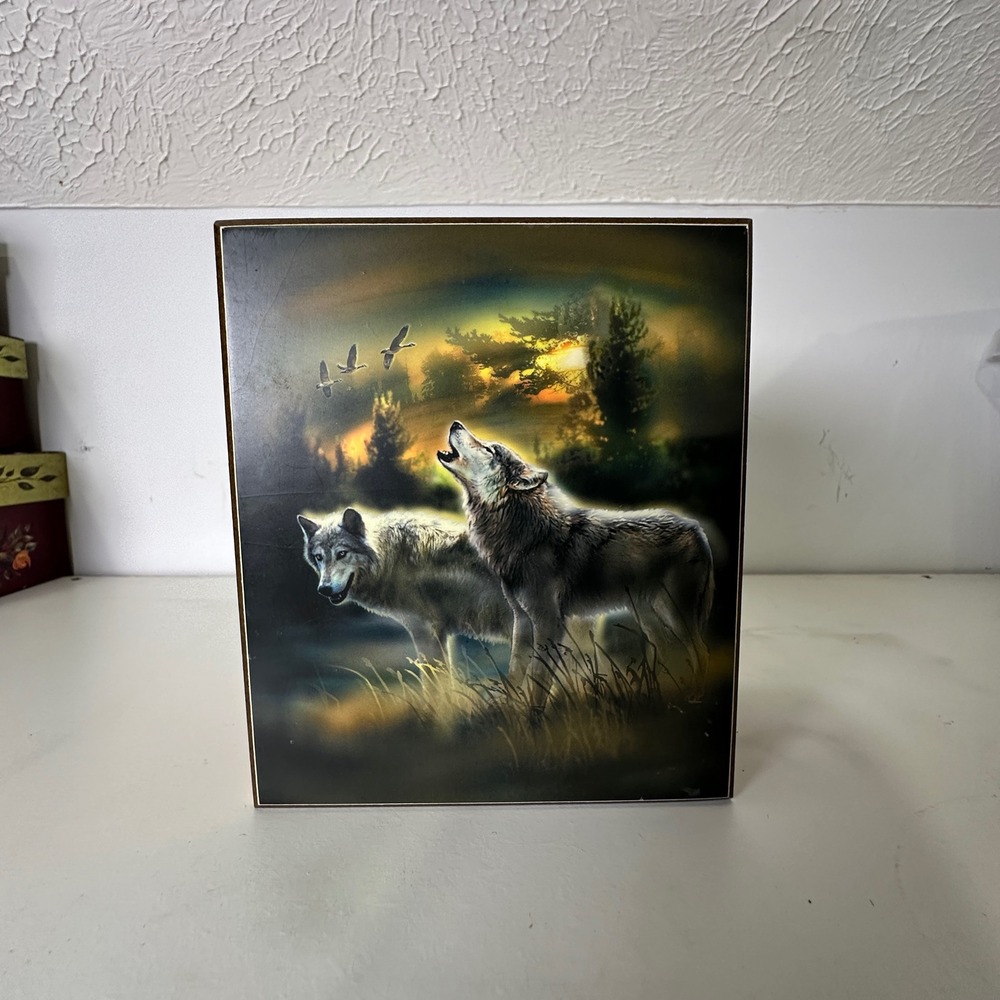 Vintage Kentucky Cedar Wood Wolf Trinket Box Souvenir Howling Wolves Nature Art
